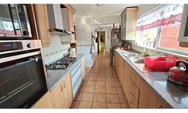 Venta Casa 4D con piscina en sector residencial, San Esteban