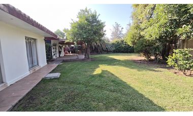 Venta Casa 4D con piscina en sector residencial, San Esteban