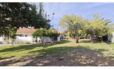 Venta Casa 4D con piscina en sector residencial, San Esteban