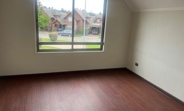 ARRIENDO CASA EN SECTOR PONIENTE