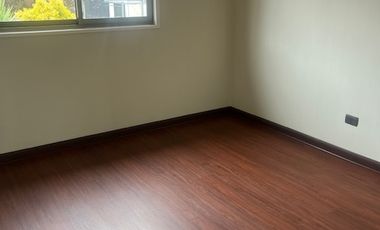 ARRIENDO CASA EN SECTOR PONIENTE