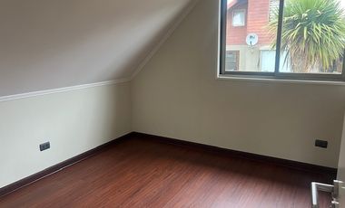 ARRIENDO CASA EN SECTOR PONIENTE