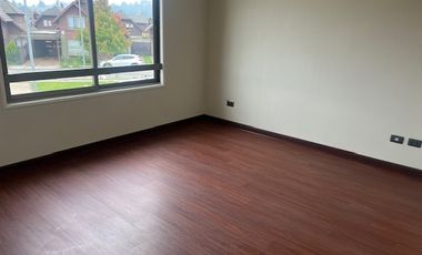 ARRIENDO CASA EN SECTOR PONIENTE