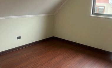 ARRIENDO CASA EN SECTOR PONIENTE