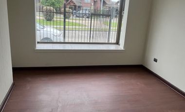 ARRIENDO CASA EN SECTOR PONIENTE