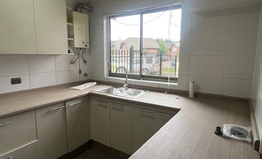 ARRIENDO CASA EN SECTOR PONIENTE