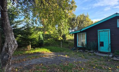 1 HA EN CHILOÉ, ISLA QUINCHAO, VISTA AL MAR, ORILLA Y CASA