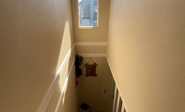 PRECIOSA CASA DE ESQUINA CON GRAN PATIO EN LOS FUNDADORES