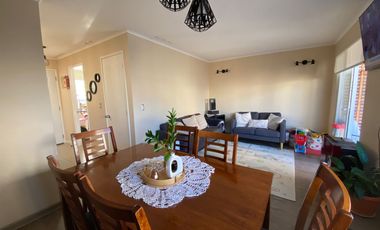 PRECIOSA CASA DE ESQUINA CON GRAN PATIO EN LOS FUNDADORES