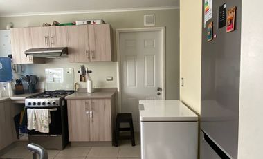 PRECIOSA CASA DE ESQUINA CON GRAN PATIO EN LOS FUNDADORES