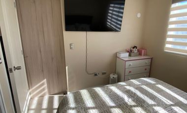 PRECIOSA CASA DE ESQUINA CON GRAN PATIO EN LOS FUNDADORES