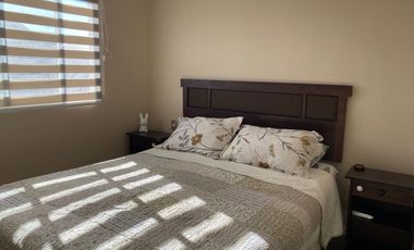 PRECIOSA CASA DE ESQUINA CON GRAN PATIO EN LOS FUNDADORES