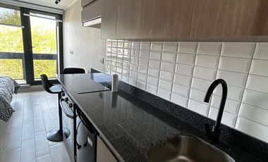 DEPARTAMENTO ESTUDIO AMOBLADO, ESTACIONAMIENTO Y BODEGA