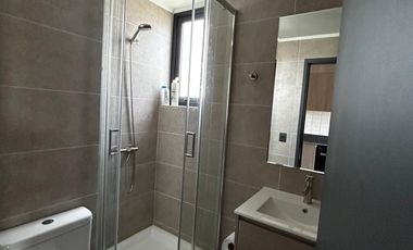 DEPARTAMENTO ESTUDIO AMOBLADO, ESTACIONAMIENTO Y BODEGA