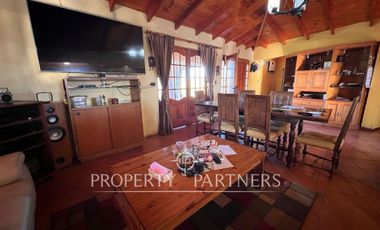 Espectacular parcela productiva con cerezos y casa en Teno