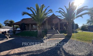 Espectacular parcela productiva con cerezos y casa en Teno