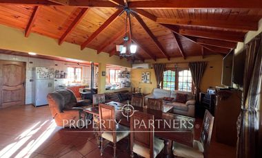 Espectacular parcela productiva con cerezos y casa en Teno