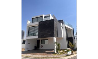 RENTA DE CASA PUEBLA  LOMAS DE ANGELÓPOLIS II, CLÚSTER VIENA