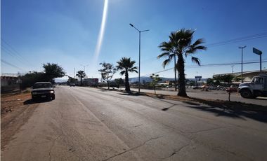 LOCAL 2 NIVELES 1250 M2 ESTACIONAMIENTO BLVD LAZARO C. SAHUAYO MICH