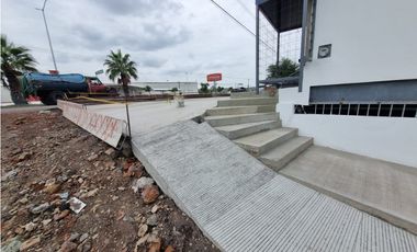 LOCAL 2 NIVELES 1250 M2 ESTACIONAMIENTO BLVD LAZARO C. SAHUAYO MICH