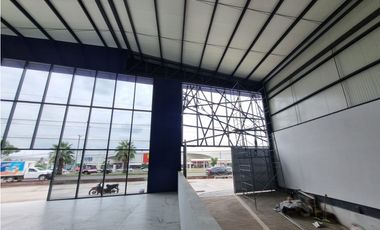 LOCAL 2 NIVELES 1250 M2 ESTACIONAMIENTO BLVD LAZARO C. SAHUAYO MICH