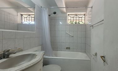 SE VENDE AMPLIA CASA EN MACUL