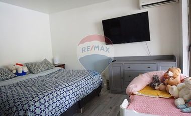 Renovada casa con piscina, cuadras metro el Parrón