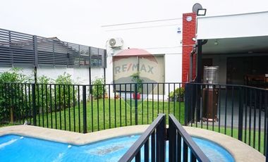 Renovada casa con piscina, cuadras metro el Parrón