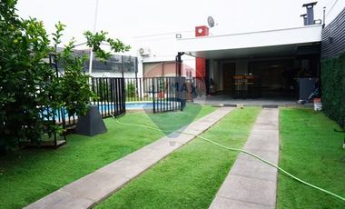 Renovada casa con piscina, cuadras metro el Parrón
