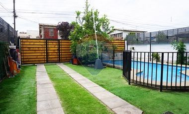 Renovada casa con piscina, cuadras metro el Parrón
