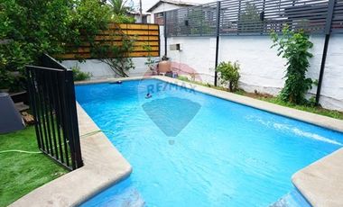 Renovada casa con piscina, cuadras metro el Parrón
