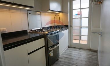 Renovada casa con piscina, cuadras metro el Parrón