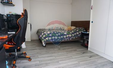 Renovada casa con piscina, cuadras metro el Parrón