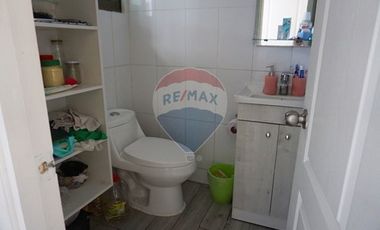 Renovada casa con piscina, cuadras metro el Parrón