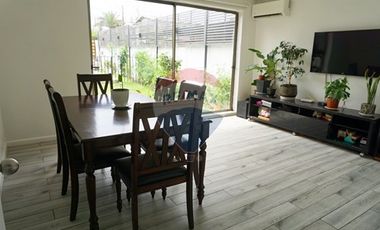 Renovada casa con piscina, cuadras metro el Parrón