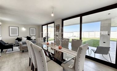 Casa en Arriendo en COLEGIO PEDREGALES, PIEDRA ROJA, CHICUREO