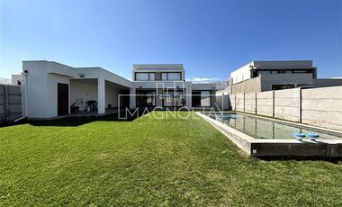 Casa en Arriendo en COLEGIO PEDREGALES, PIEDRA ROJA, CHICUREO