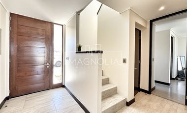 Casa en Arriendo en COLEGIO PEDREGALES, PIEDRA ROJA, CHICUREO