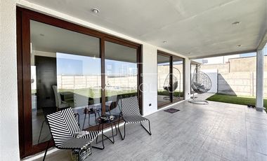 Casa en Arriendo en COLEGIO PEDREGALES, PIEDRA ROJA, CHICUREO