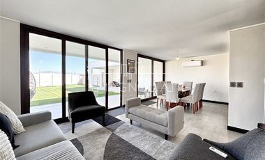 Casa en Arriendo en COLEGIO PEDREGALES, PIEDRA ROJA, CHICUREO