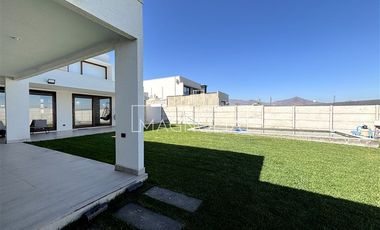 Casa en Arriendo en COLEGIO PEDREGALES, PIEDRA ROJA, CHICUREO