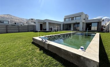 Casa en Arriendo en COLEGIO PEDREGALES, PIEDRA ROJA, CHICUREO