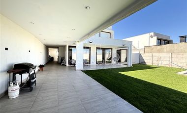 Casa en Arriendo en COLEGIO PEDREGALES, PIEDRA ROJA, CHICUREO