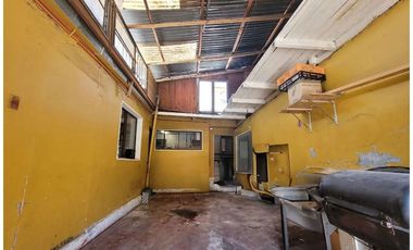 SE VENDE AMPLIA CASA ESQUINA EN SAN MIGUEL