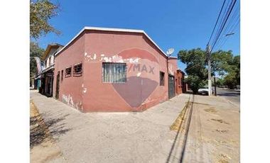 SE VENDE AMPLIA CASA ESQUINA EN SAN MIGUEL