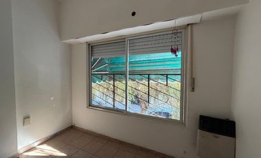 DEPARTAMENTO 2 AMBIENTES AL FRENTE CON BALCON