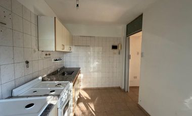 DEPARTAMENTO 2 AMBIENTES AL FRENTE CON BALCON