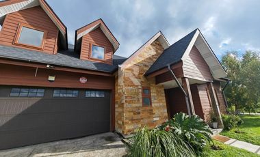 GRAN CASA EN RENTA EN LOTEO CENTENARIO