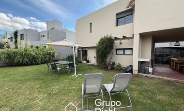 Casa en Housing 3 dormitorios EN ALQUILER en calle Poincaré, Argüello, Zona Norte