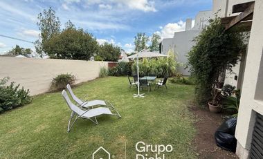 Casa en Housing 3 dormitorios EN ALQUILER en calle Poincaré, Argüello, Zona Norte